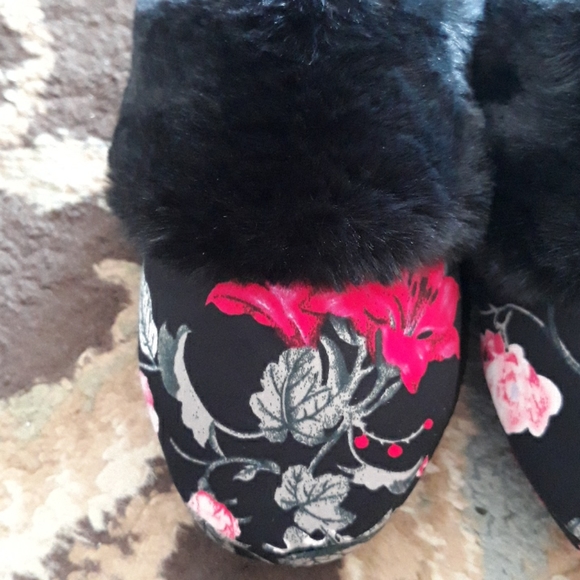 4x*Host Pick*Victoria Secret beautiful slippers - Picture 7 of 16